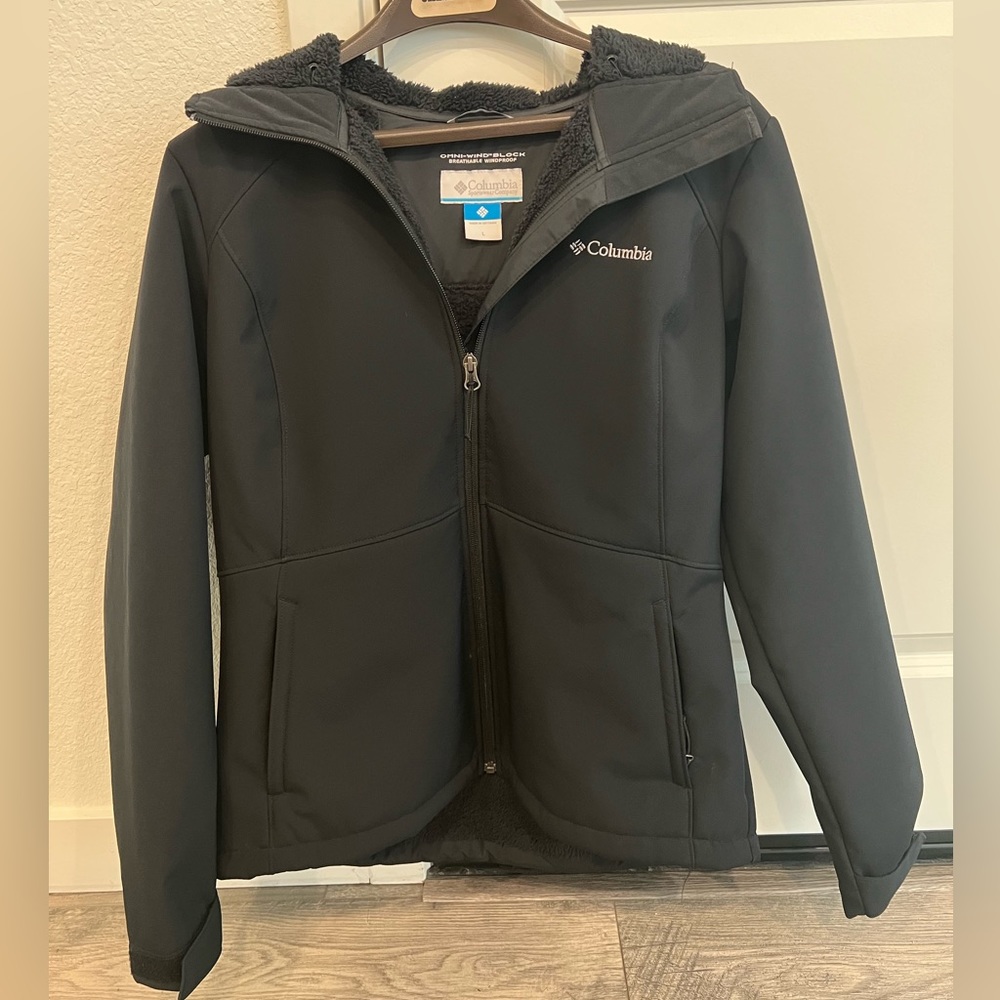 Large Columbia Jacket - Water and Wind Resistant